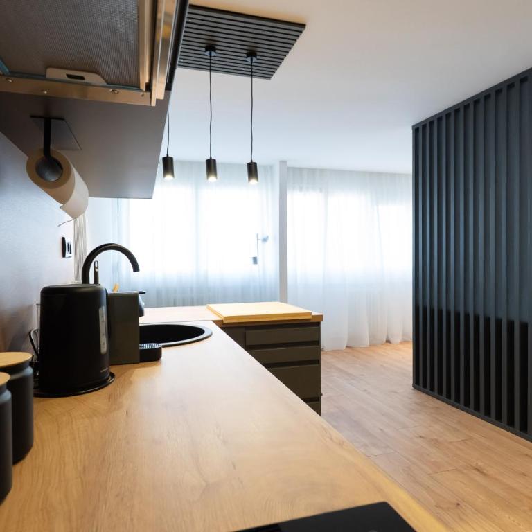 Sunny Danube Quay Luxe Studio - One-Bedroom Apartment - 4