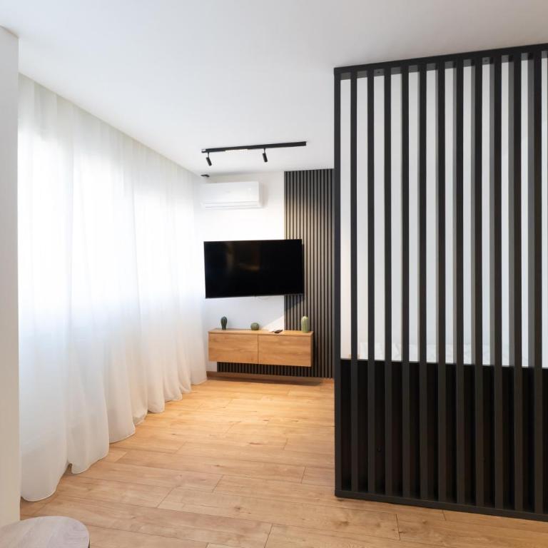 Sunny Danube Quay Luxe Studio - One-Bedroom Apartment - 3
