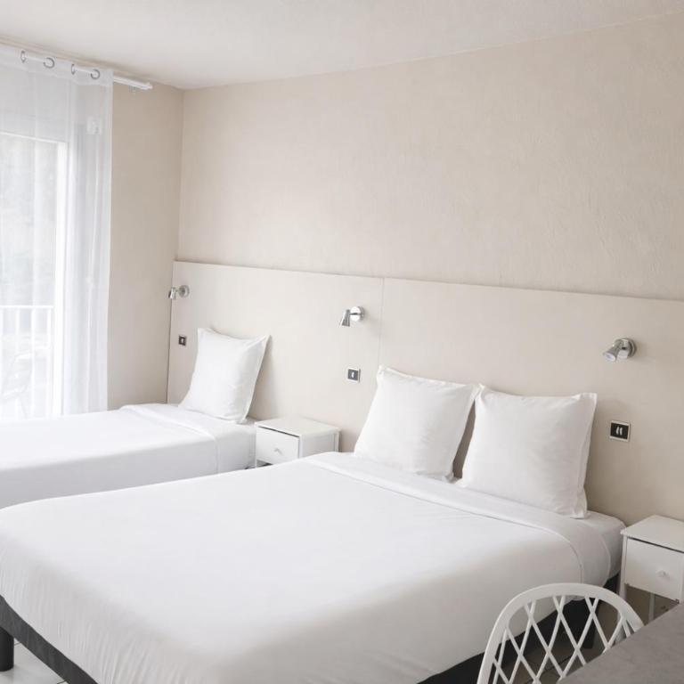 Acapella Hotel - Chambre Triple avec Balcon - 1