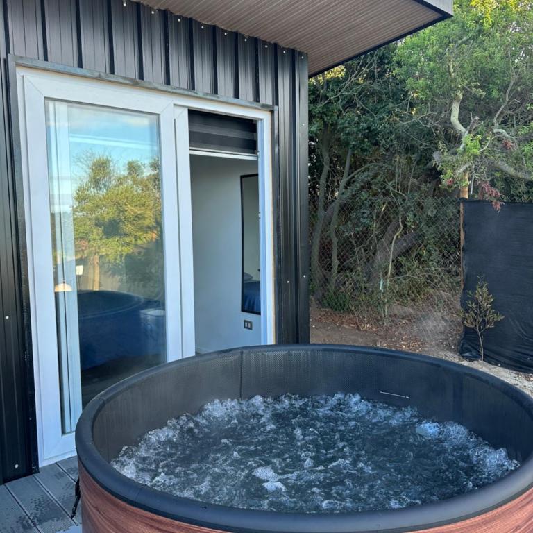 Cabaña con Jacuzzi y Piscina - One-Bedroom House - 16