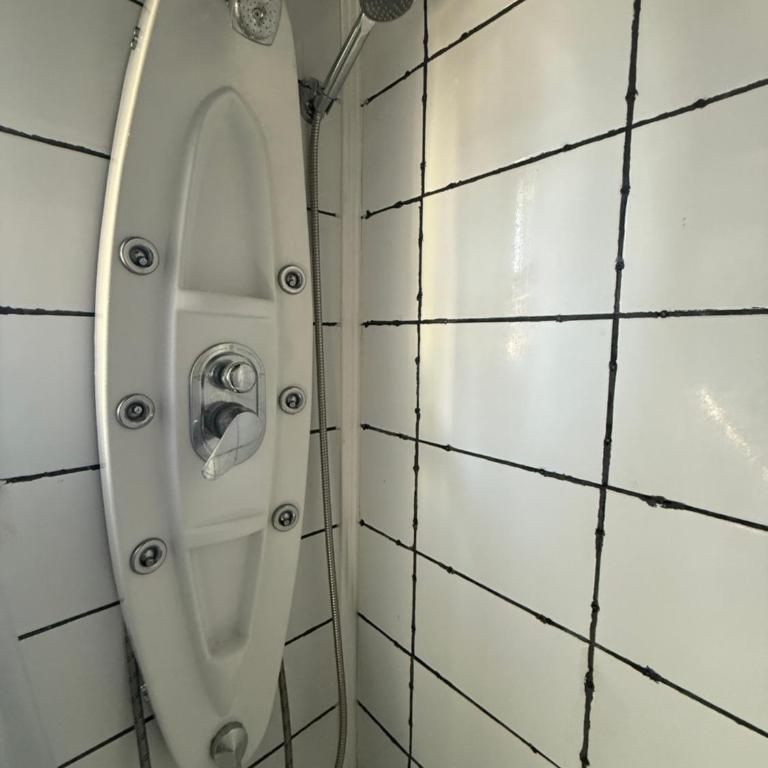 Hostal Suomi - Habitación Doble con baño privado - 3