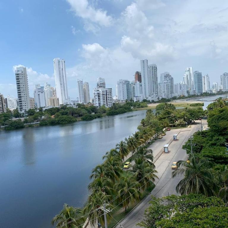 Aparta-estudio con hermosa vista Barrio Laguito - One-Bedroom Apartment - 1