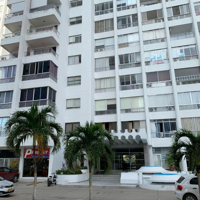 Aparta-estudio con hermosa vista Barrio Laguito - One-Bedroom Apartment - 2