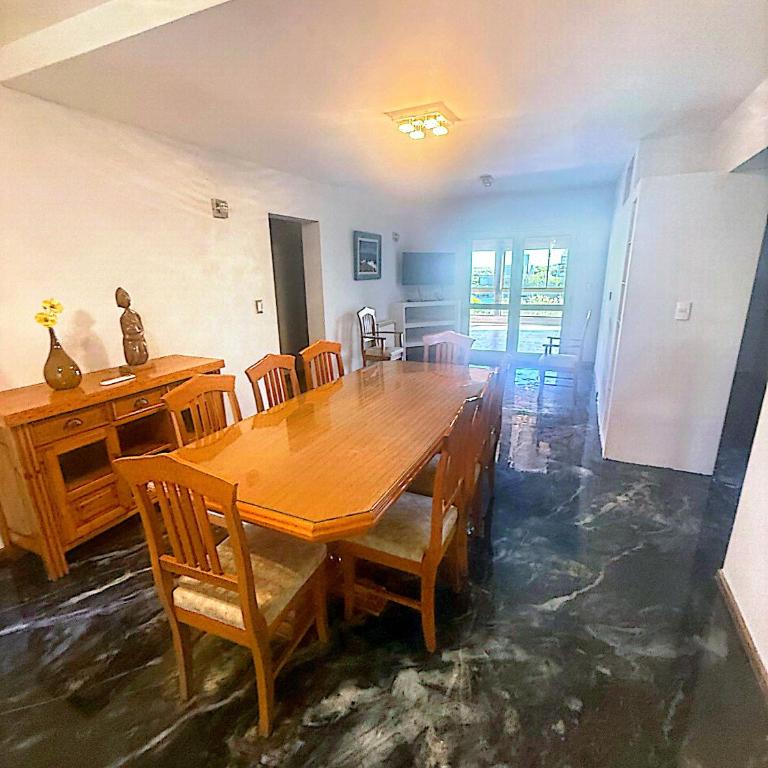 Espectacular Casa en Barrio Privado con pileta gran parque y vista panorámica - Villa - 12