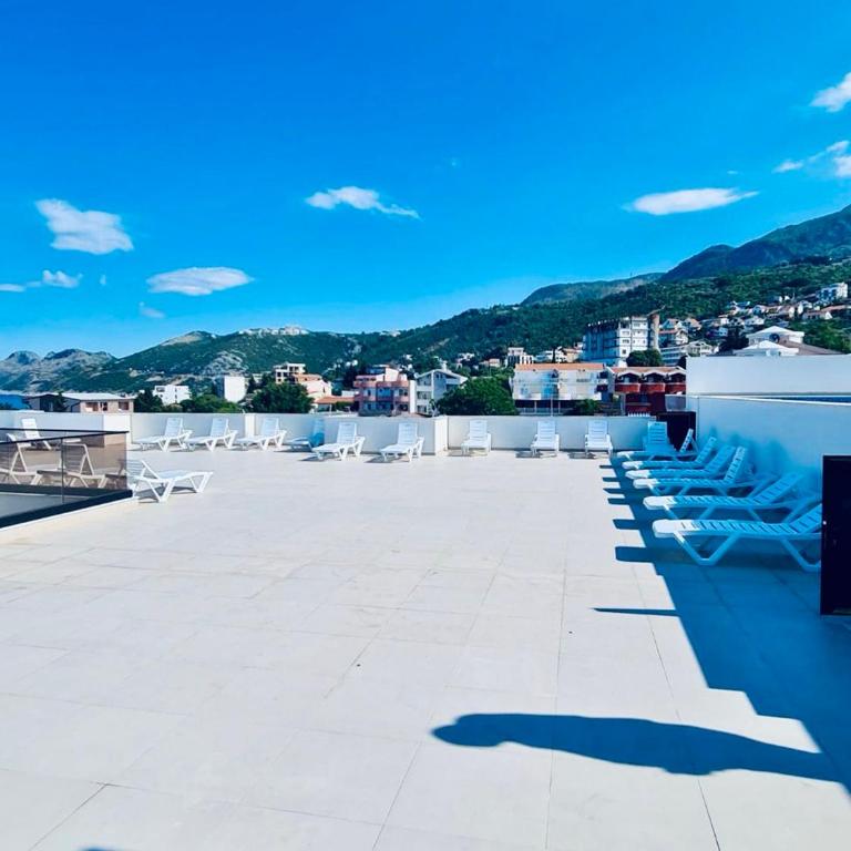 K-Club Apartments - One-Bedroom Apartment with Balcony and City View - 6