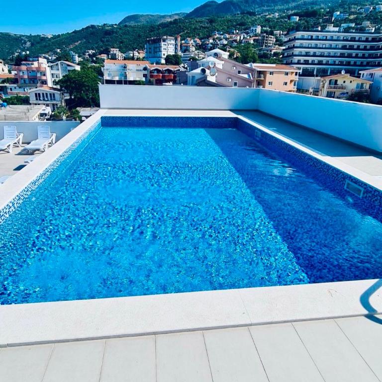 K-Club Apartments - One-Bedroom Apartment with Balcony and City View - 3