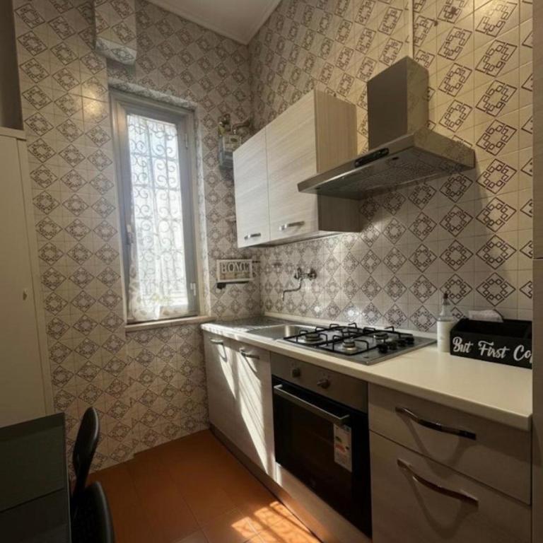 Elena's House - Three-Bedroom Apartment with Balcony - 25