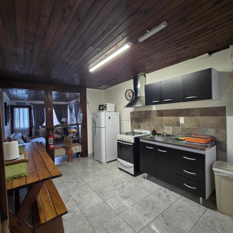 Cálida Cabaña en el Corazón de Ushuaia - Two-Bedroom House - 17