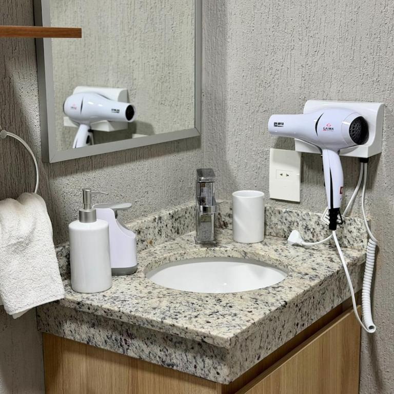 Dpto nuevo con piscina a 5 min del aeropuerto - Two-Bedroom Apartment - 18