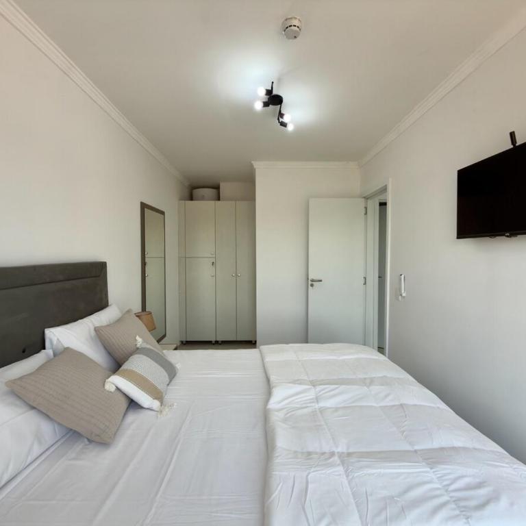 Dpto nuevo con piscina a 5 min del aeropuerto - Two-Bedroom Apartment - 45