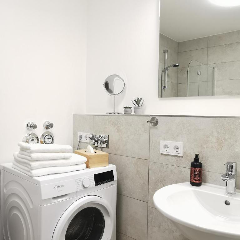 Design Apartment with Balcony - Munich Pasing - One-Bedroom Apartment with Balcony - 7