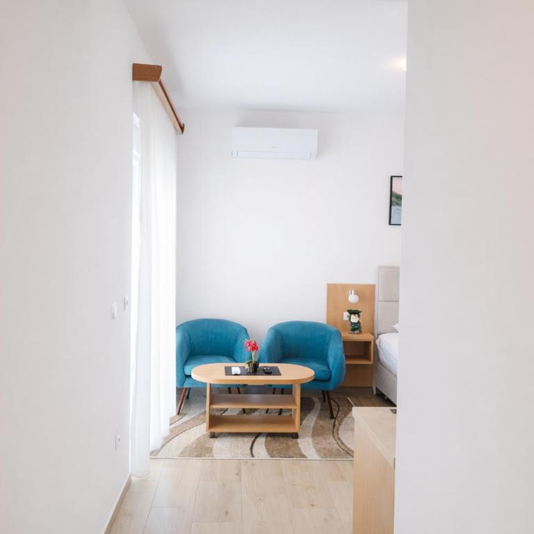 Wendy - Studio with Balcony - 7