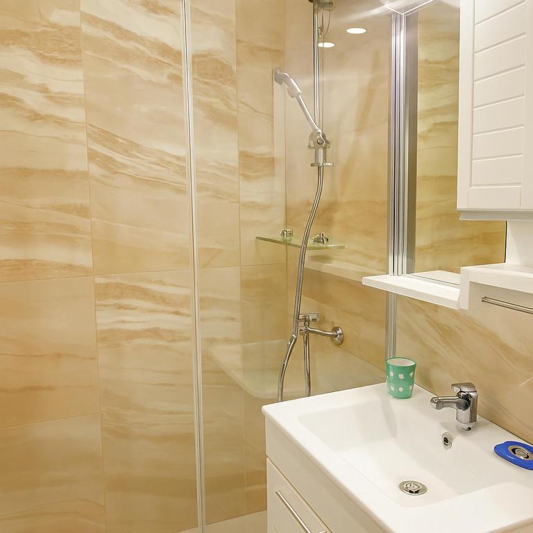 Wendy - Studio with Balcony - 15