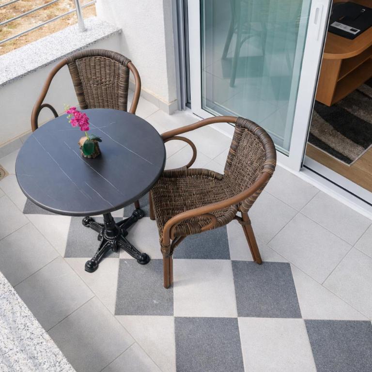 Wendy - Studio with Balcony - 13