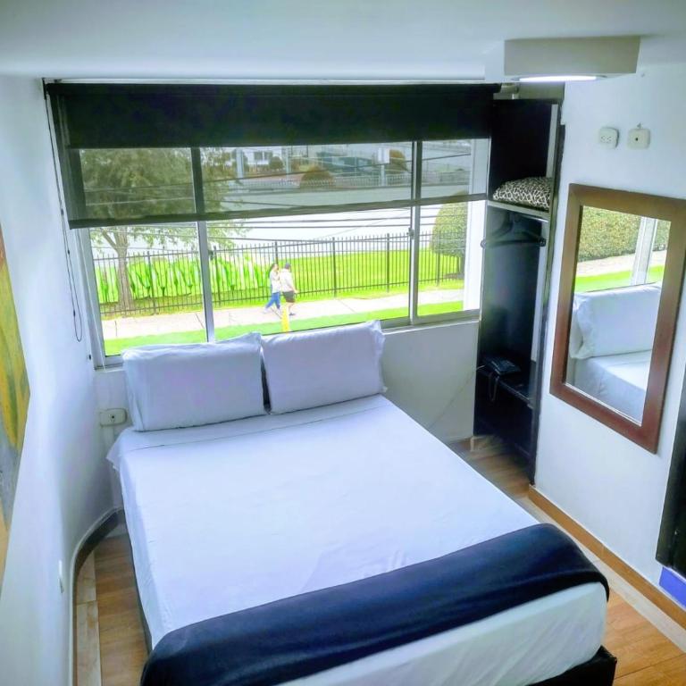 Hotel Bogotá la embajada - Habitación Doble con baño privado - 6