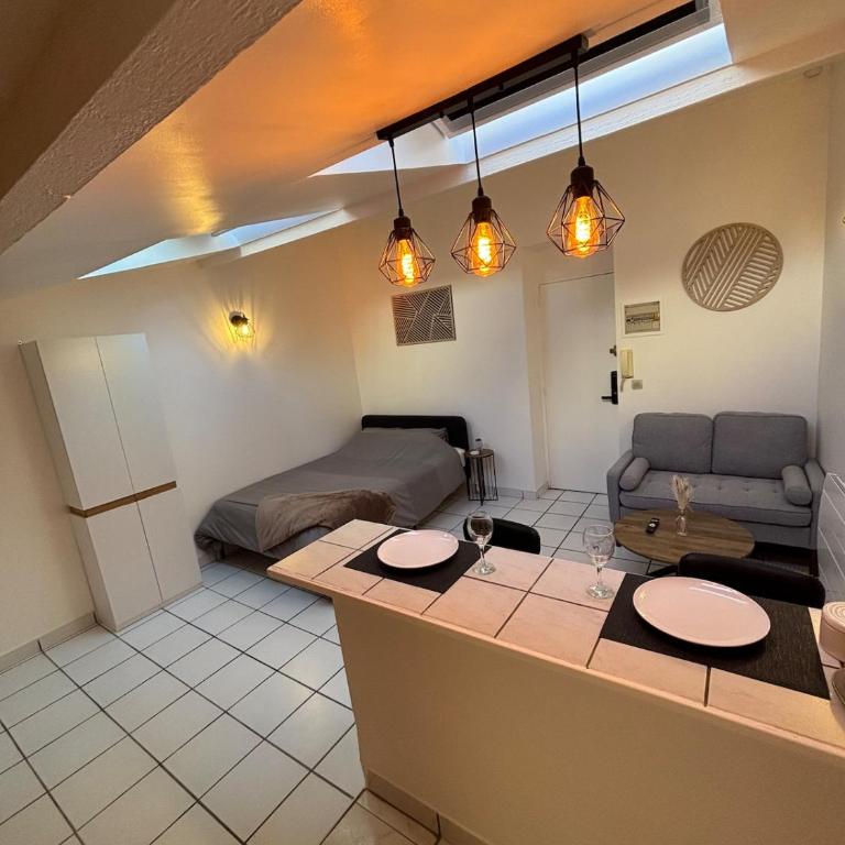 NEW - Appart-Narjiss, Elegance & comfort in REIMS - Studio-Apartment - 3