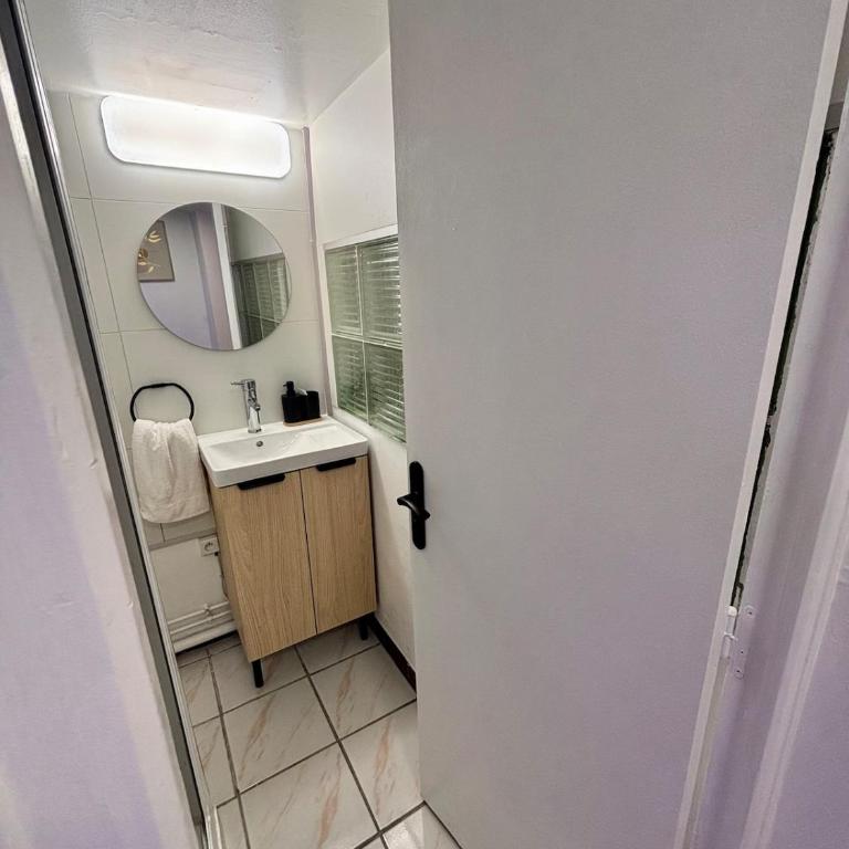 NEW - Appart-Narjiss, Elegance & comfort in REIMS - Studio-Apartment - 5