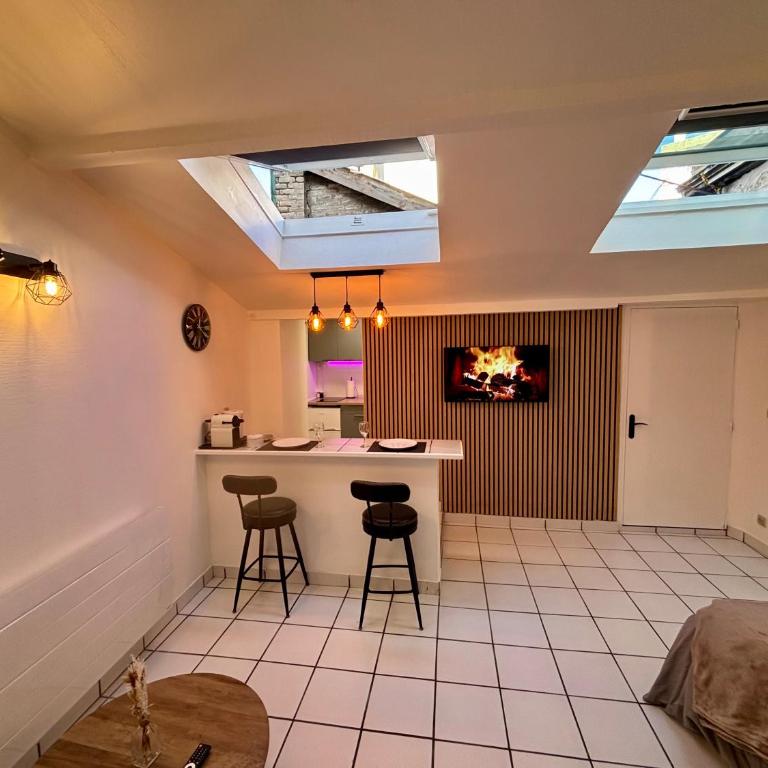 NEW - Appart-Narjiss, Elegance & comfort in REIMS - Studio-Apartment - 7