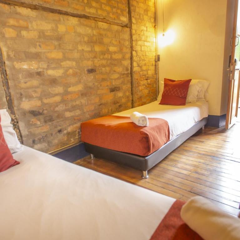 Delgadillo Hotel by Socialtel - Small Twin Room Shared Bathroom - 2