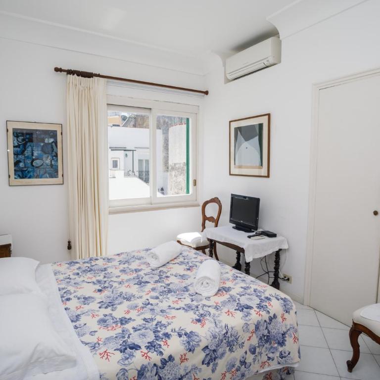 Casa Santa Teresa By CapriRooms - Two-Bedroom Apartment with Terrace and Sea View - 11