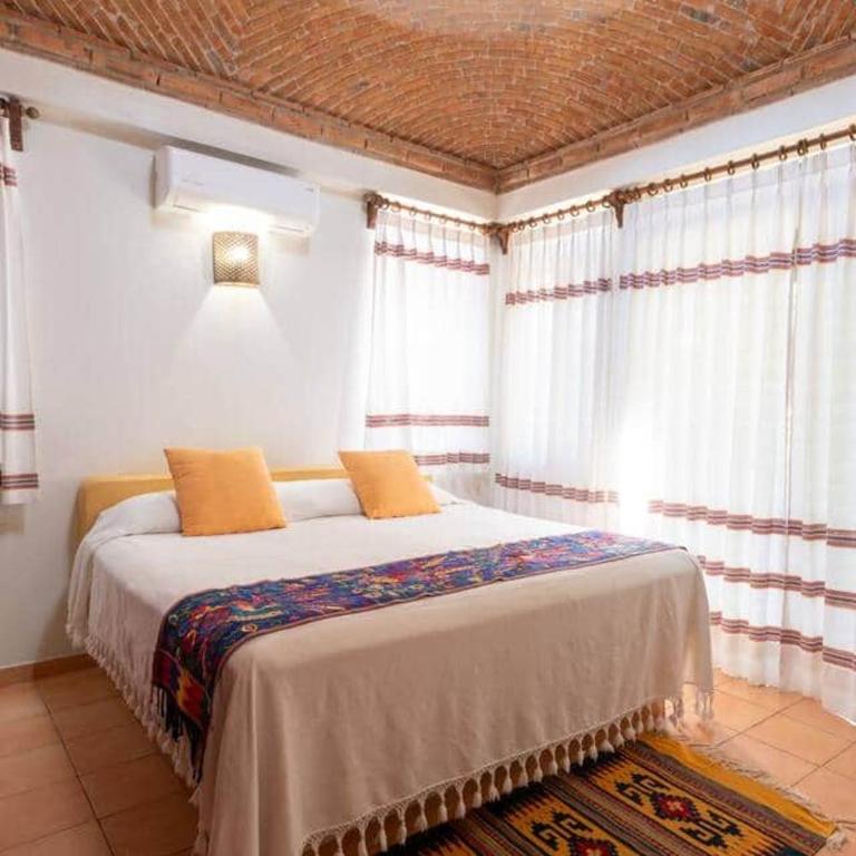Hidden Gem! Charming 2 Bedroom Vacation Home! - Casa de 2 dormitorios - 4