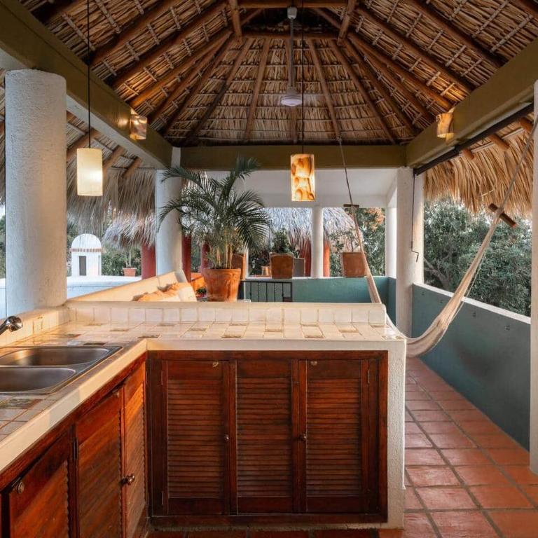 Hidden Gem! Charming 2 Bedroom Vacation Home! - Casa de 2 dormitorios - 12