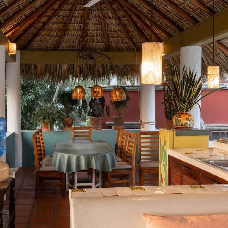 Hidden Gem! Charming 2 Bedroom Vacation Home! - Casa de 2 dormitorios - 14