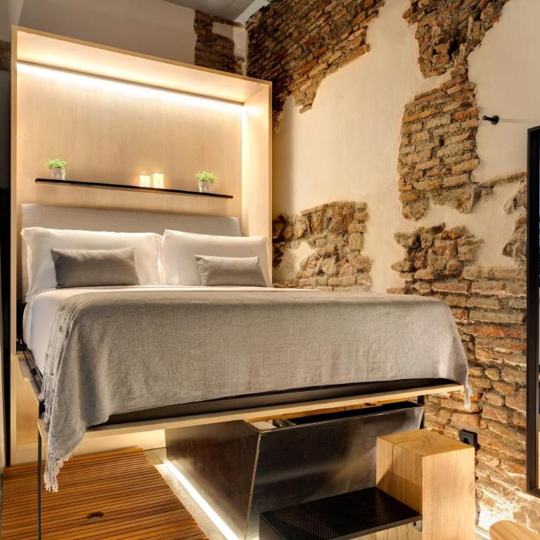 Coeo Despertar Signature Apartments - Zen Suite, Patio with Water & Art - 8