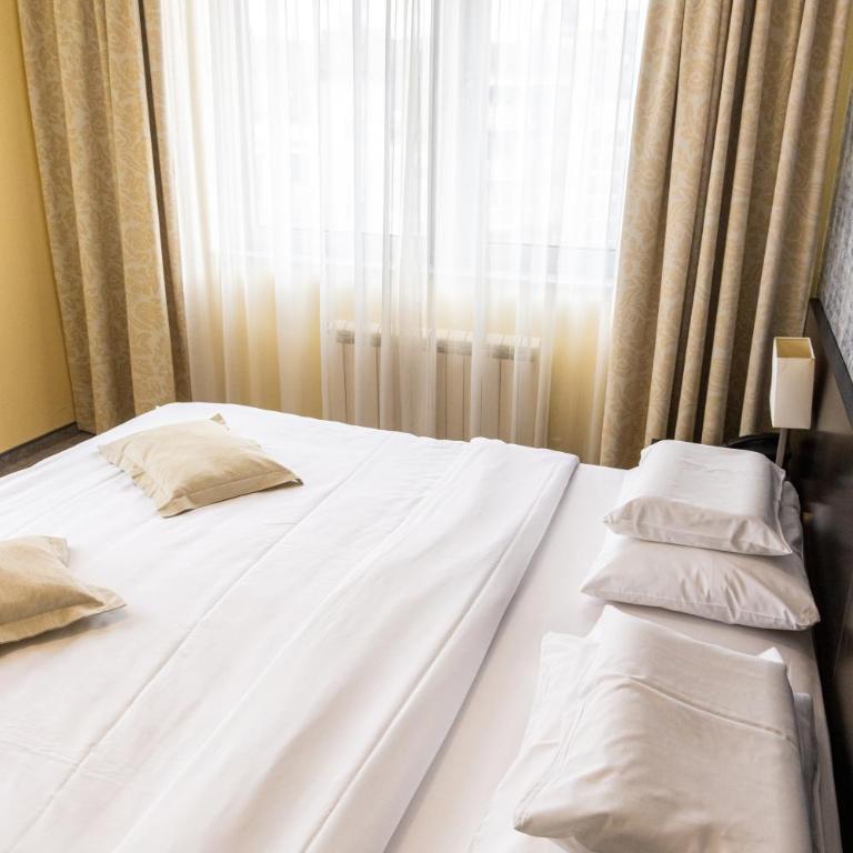 Garni Hotel Nevski - Large Family Suite - 20