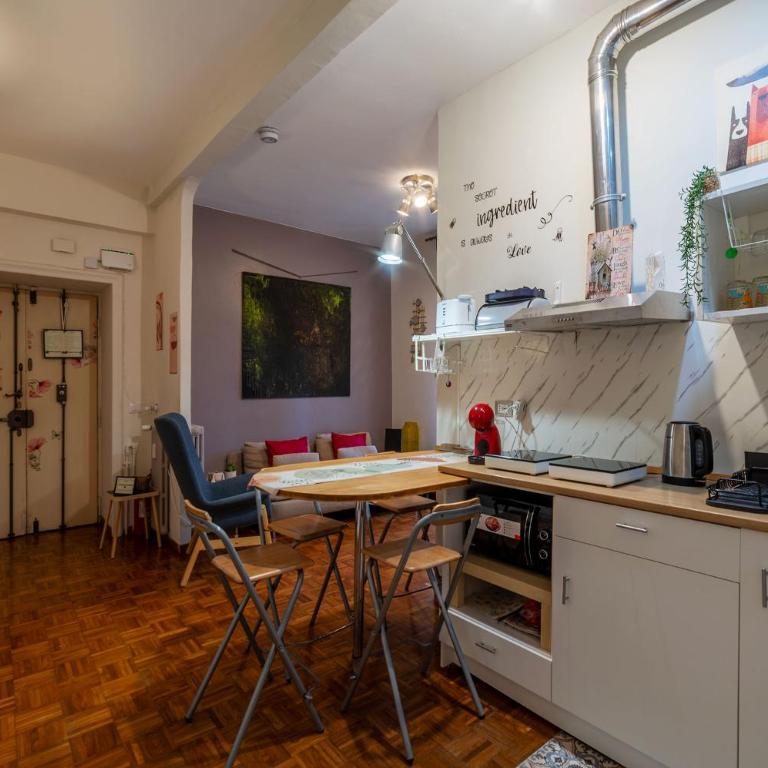 GuestHost - Cozy Apartment Re di Roma Metro Area - Appartamento Deluxe con 2 Camere da Letto - 3