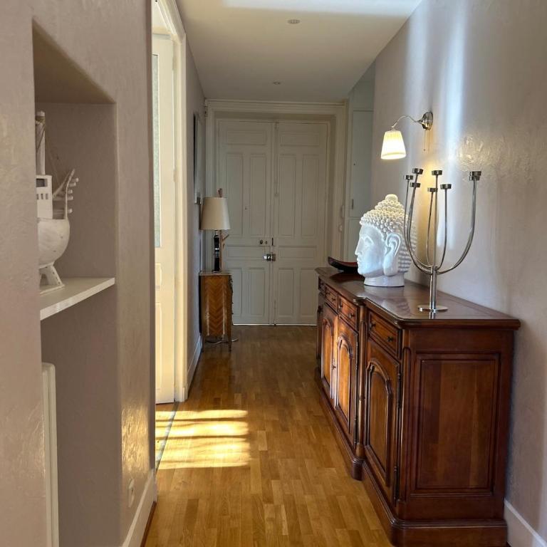 Appartement de charme en plein centre ville avec spacieux garage privé - Appartement 3 Chambres - 11