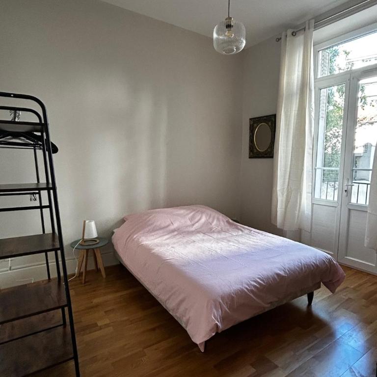 Appartement de charme en plein centre ville avec spacieux garage privé - Appartement 3 Chambres - 18