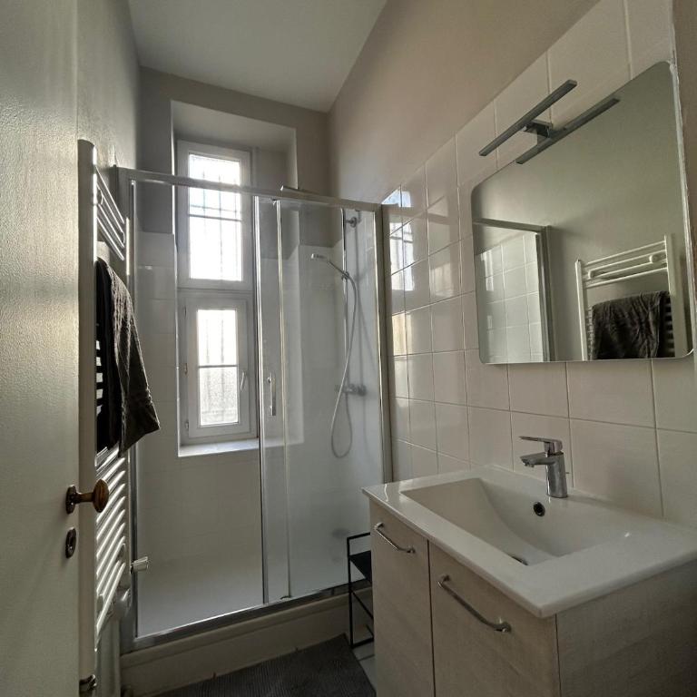 Appartement de charme en plein centre ville avec spacieux garage privé - Appartement 3 Chambres - 14