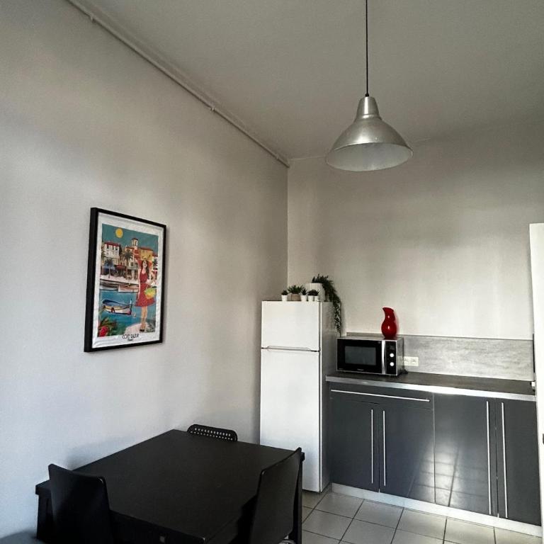 Appartement de charme en plein centre ville avec spacieux garage privé - Appartement 3 Chambres - 10
