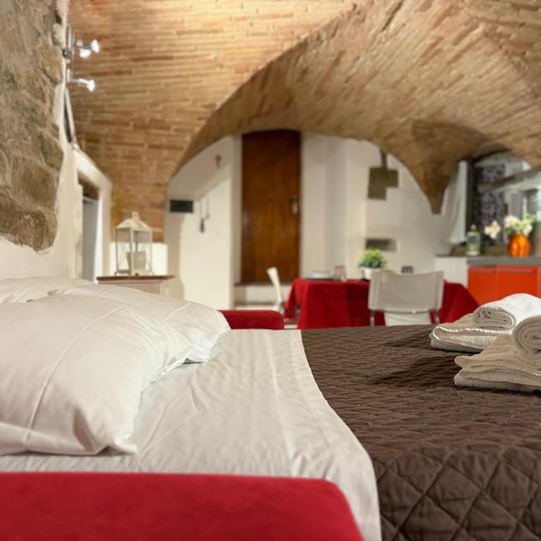 Charming Studio with Brick Vaulted Ceilings - Appartamento con 1 Camera da Letto - 6