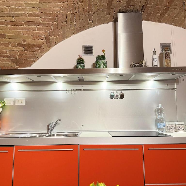 Charming Studio with Brick Vaulted Ceilings - Appartamento con 1 Camera da Letto - 17