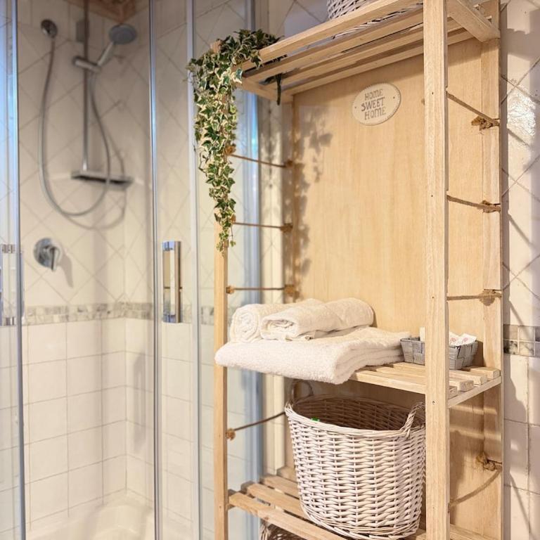 Charming Studio with Brick Vaulted Ceilings - Appartamento con 1 Camera da Letto - 23