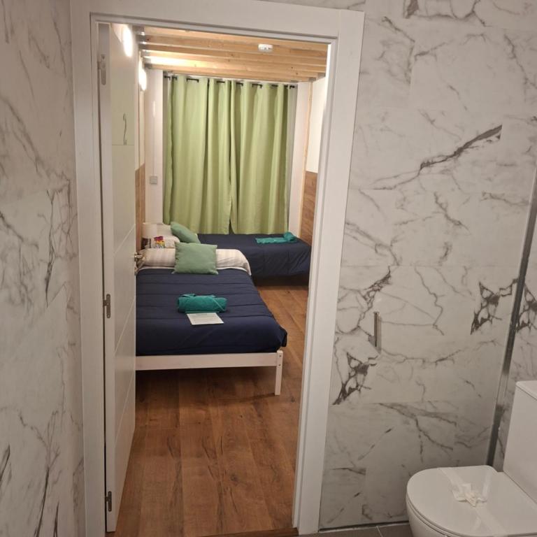 Isabel Guest House - Double Room with Private Bathroom - 22