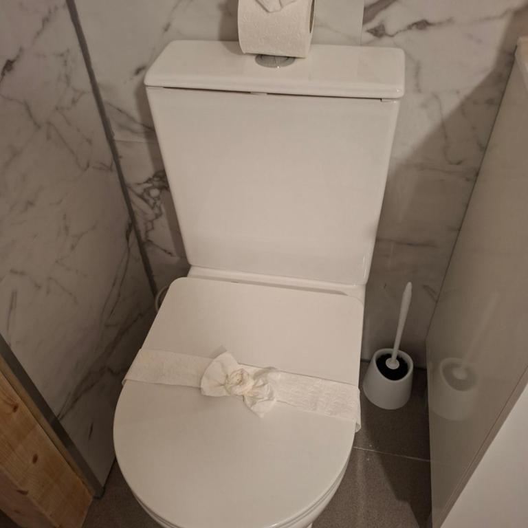 Isabel Guest House - Double Room with Private Bathroom - 24