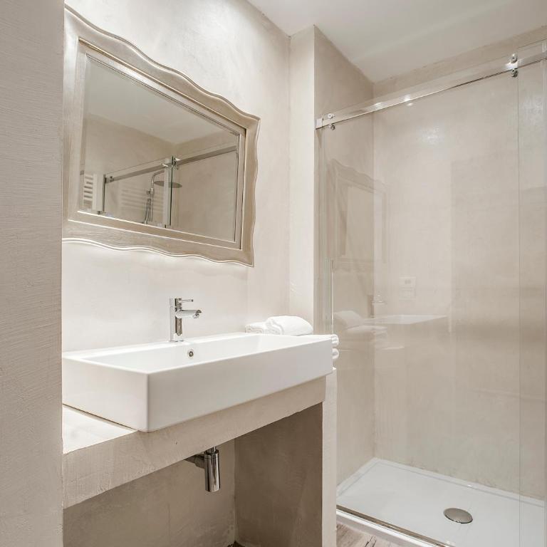 Arena Easy Suites Guesthouse - Camera Tripla Deluxe - 7
