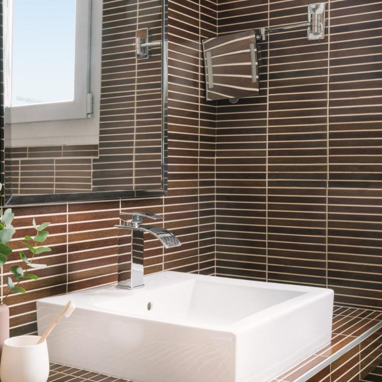 Hôtel Atala Champs Elysees - Couture Suite - Eiffel Tower and Montmartre View - 9