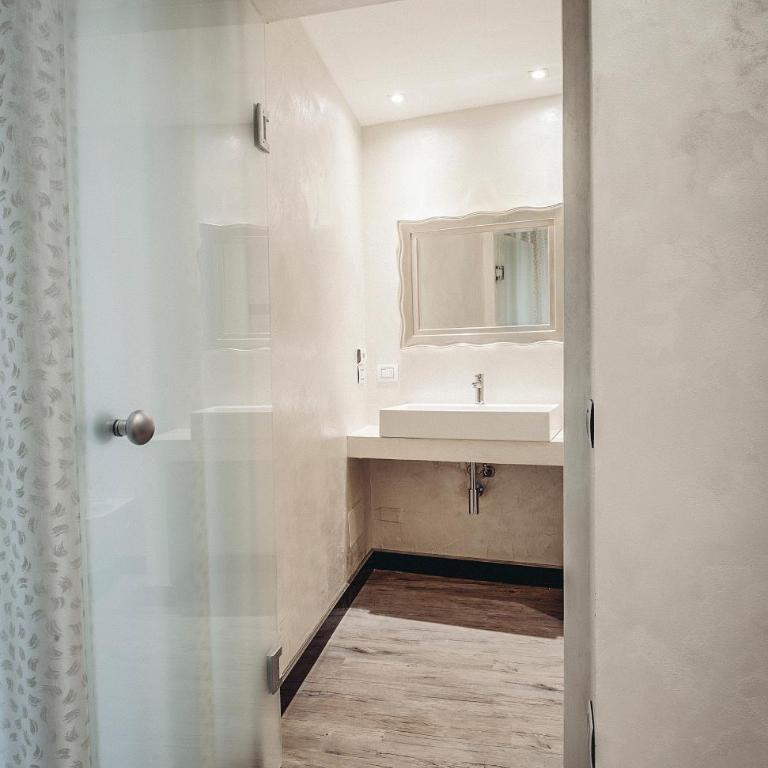 Arena Easy Suites Guesthouse - Camera Matrimoniale Deluxe - 4