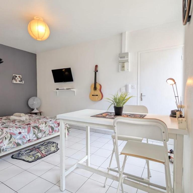 Great apartment avec stationnement - Apartamento de 1 dormitorio - 2