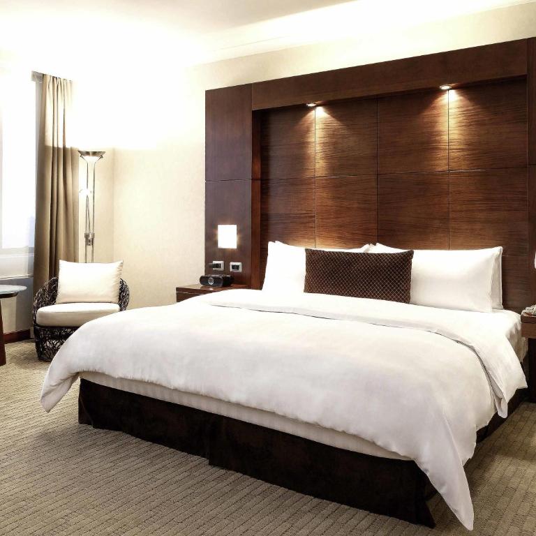 Swissotel Quito - Habitación Executive Swiss - 1 cama extragrande - 5