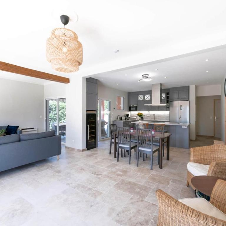 Villa with Pool and barbecue in the city center - Villa - 1
