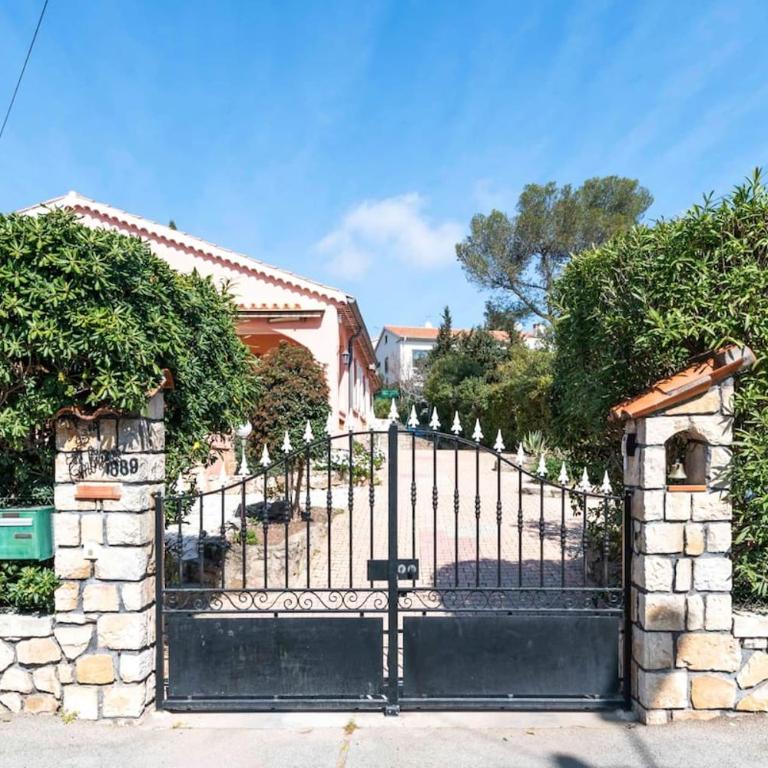 Villa with Pool and barbecue in the city center - Villa - 26