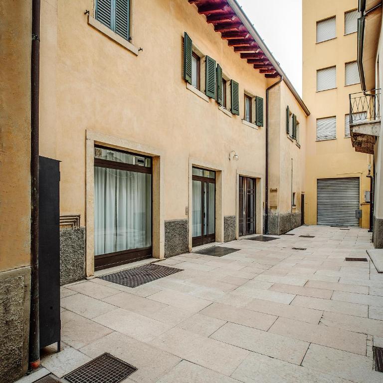 Arena Easy Suites Guesthouse - Camera Tripla Deluxe - 9