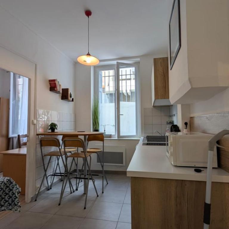 Super cozy apartment avec stationnement gratuit - Appartement 1 Chambre - 13