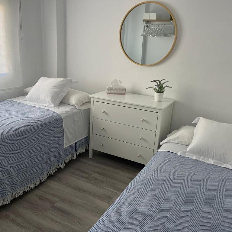 Apartamento en Rota con piscina y parking junto al mar - Two-Bedroom Apartment - 2