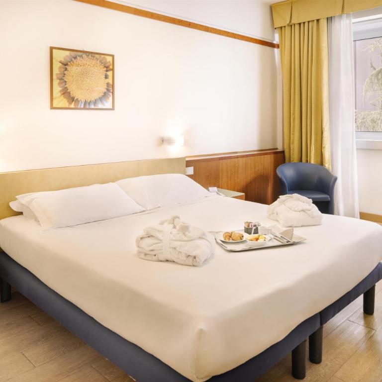 Best Western City Hotel - Classic Queen Room - Non-Smoking - 2